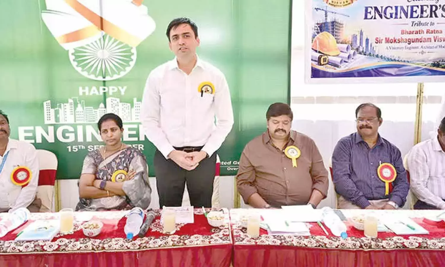 कलेक्टर ने कहा कि इंजीनियरों को नई तकनीक और इनोवेशन को अपनाना चाहिए