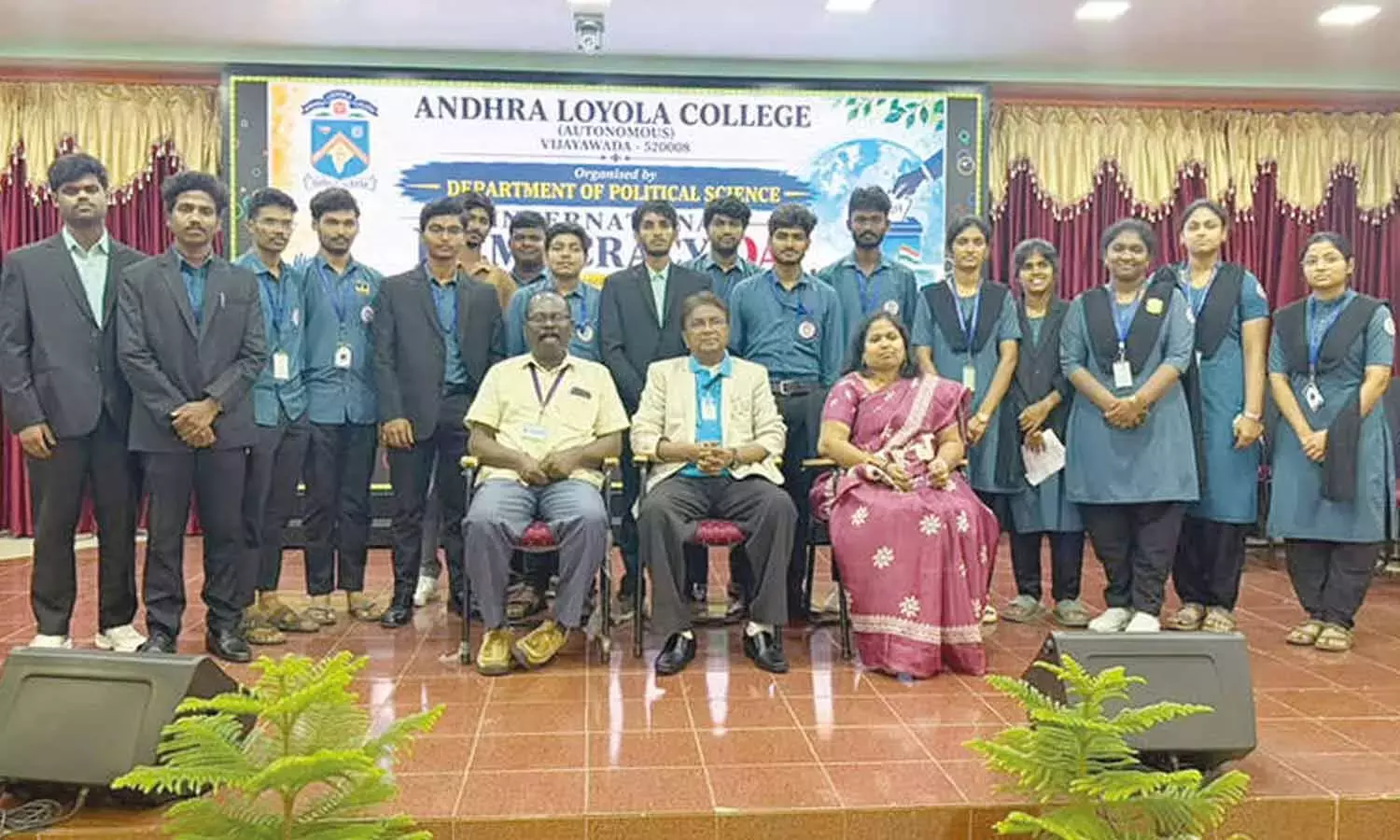 Andhra: मज़बूत लोकतंत्र के लिए जागरूक नागरिक ज़रूरी हैं