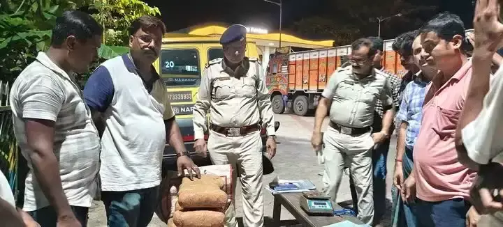 East Medinipur: नौ किलो गांजा बरामद कर पुलिस ने दो युवकों को दबोचा
