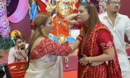 Kolkata: नाजिया इलाही खान ने गणेश पूजा समारोह में की शिरकत