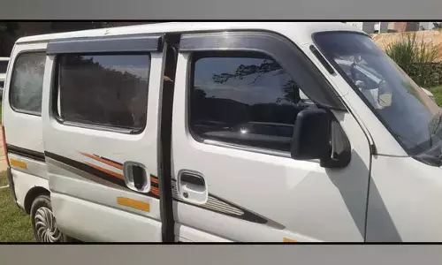 चेकिंग के दौरान इको गाड़ी से मिले 18 घरेलू गैस सिलिंडर, चालक दस्तावेज नहीं दिखा सका