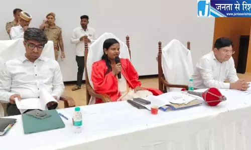 नगर निगम बैठक में मेयर का फूटा गुस्सा नगर निगम बैठक में मेयर का फूटा गुस्सा