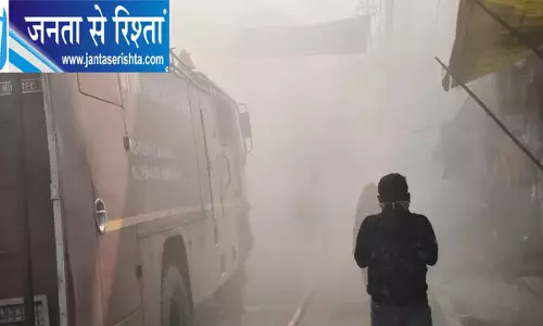 कासगंज के विशाल मेगा मार्ट में भीषण आग, शॉर्ट सर्किट से लगी आग में लाखों का सामान जलकर खाक