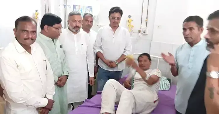 Haridwar: भाजपा कार्यकर्ताओं ने अस्पताल में मनाया सीएम धामी का जन्मदिवस