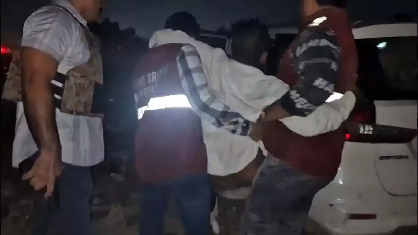 Faridabad: फरीदाबाद में मुठभेड़ के बाद दो बदमाश पुलिस की गिरफ्त में Faridabad: फरीदाबाद में मुठभेड़ के बाद दो बदमाश पुलिस की गिरफ्त में