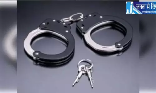 गर्लफ्रेंड को ब्लैकमेल करने और निजी वीडियो वायरल करने के आरोप में युवक गिरफ्तार गर्लफ्रेंड को ब्लैकमेल करने और निजी वीडियो वायरल करने के आरोप में युवक गिरफ्तार