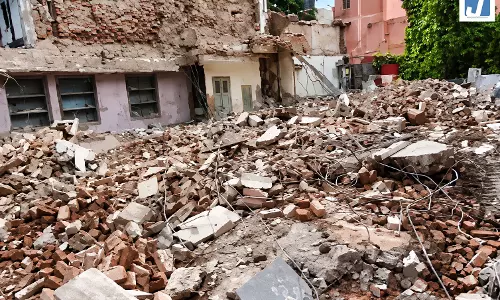 सड़क हादसे में उजड़े परिवार, 4 महिलाओं की मौत 5 घायल