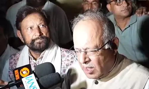 उमर अब्दुल्ला के बयान पर बोले तारिक कर्रा- नीतियों में स्पष्टता जरूरी उमर अब्दुल्ला के बयान पर बोले तारिक कर्रा- नीतियों में स्पष्टता जरूरी