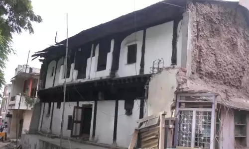 दर्दनाक हादसा मकान तोड़ने के दौरान 4 महिला मजदूर मलबे में दबीं