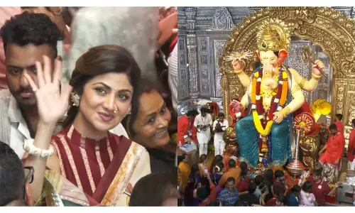 गणेश चतुर्थी पर लालबागचा राजा के दरबार पहुंचीं शिल्पा शेट्टी और शमिता शेट्टी