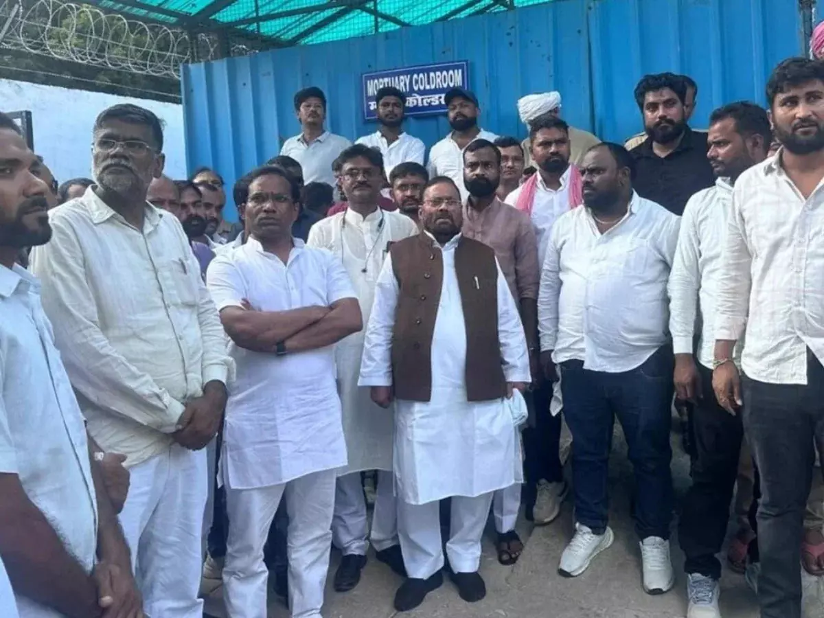 बेटे की हत्या के बाद मां की भी मौत, अयोध्या में आक्रोश; शव रखकर जाम लगाया बेटे की हत्या के बाद मां की भी मौत, अयोध्या में आक्रोश; शव रखकर जाम लगाया