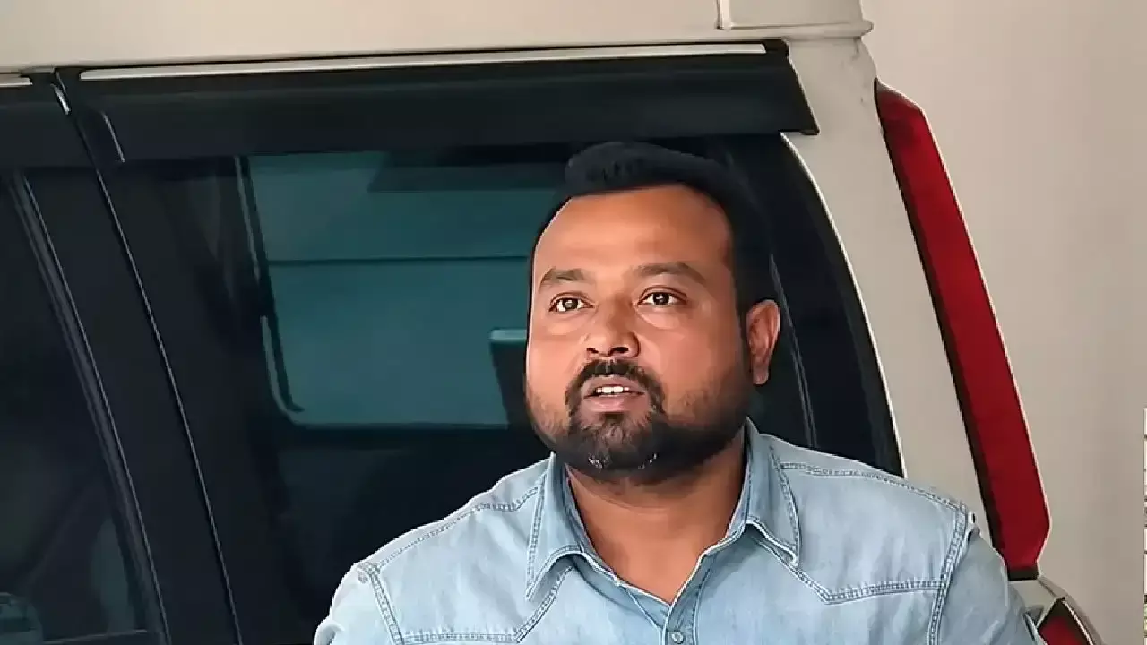 Kolkata: कालीघाट में सीआईडी की कार्रवाई, दो घंटे चली तलाशी Kolkata: कालीघाट में सीआईडी की कार्रवाई, दो घंटे चली तलाशी