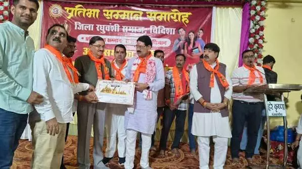 धर्मशाला के सामाजिक कार्यकर्ता का सम्मान धर्मशाला के सामाजिक कार्यकर्ता का सम्मान