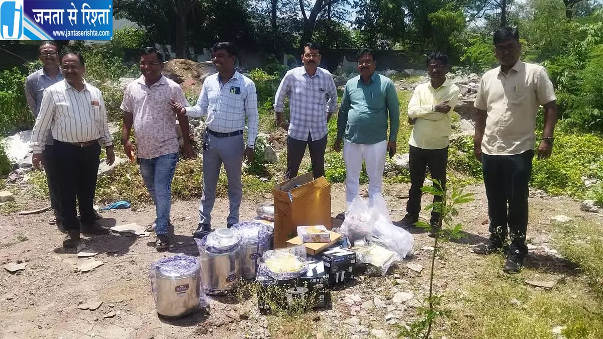 झाड़ियों में मिला नए घरेलू सामानों का बड़ा स्टॉक, चोरी की आशंका में पुलिस जांच शुरू झाड़ियों में मिला नए घरेलू सामानों का बड़ा स्टॉक, चोरी की आशंका में पुलिस जांच शुरू