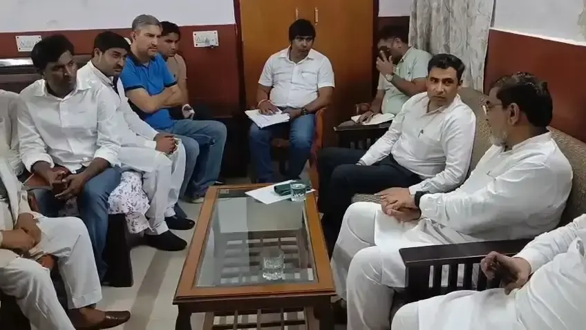 Nuh: जलभराव और पेयजल समस्या को लेकर अधिकारियों से मिले विधायक Nuh: जलभराव और पेयजल समस्या को लेकर अधिकारियों से मिले विधायक