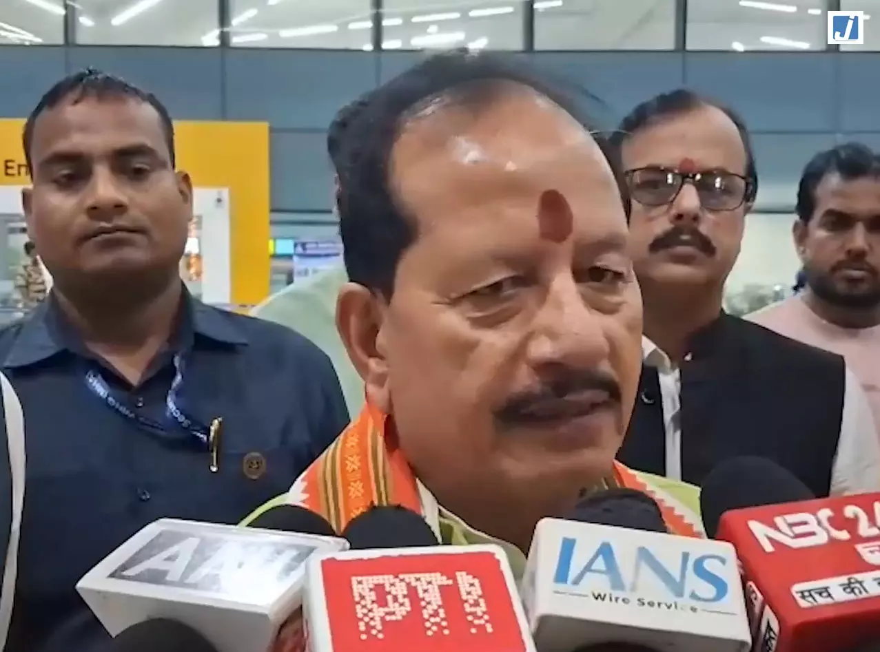 बिहार में सियासी बयानबाजी तेज, विजय कुमार सिन्हा ने विपक्ष को घेरा बिहार में सियासी बयानबाजी तेज, विजय कुमार सिन्हा ने विपक्ष को घेरा