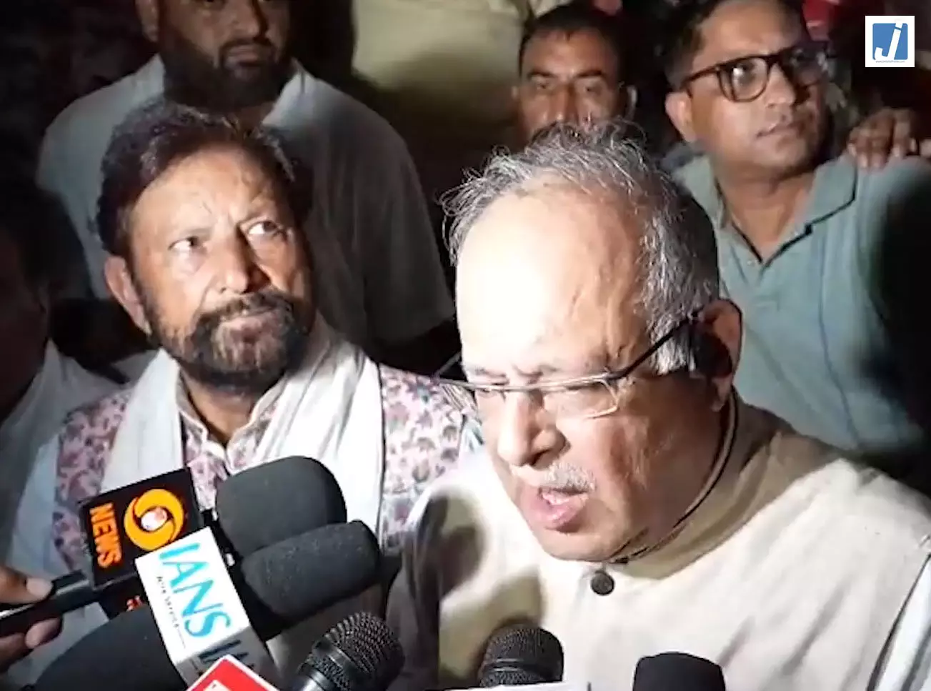 उमर अब्दुल्ला के बयान पर बोले तारिक कर्रा- नीतियों में स्पष्टता जरूरी उमर अब्दुल्ला के बयान पर बोले तारिक कर्रा- नीतियों में स्पष्टता जरूरी