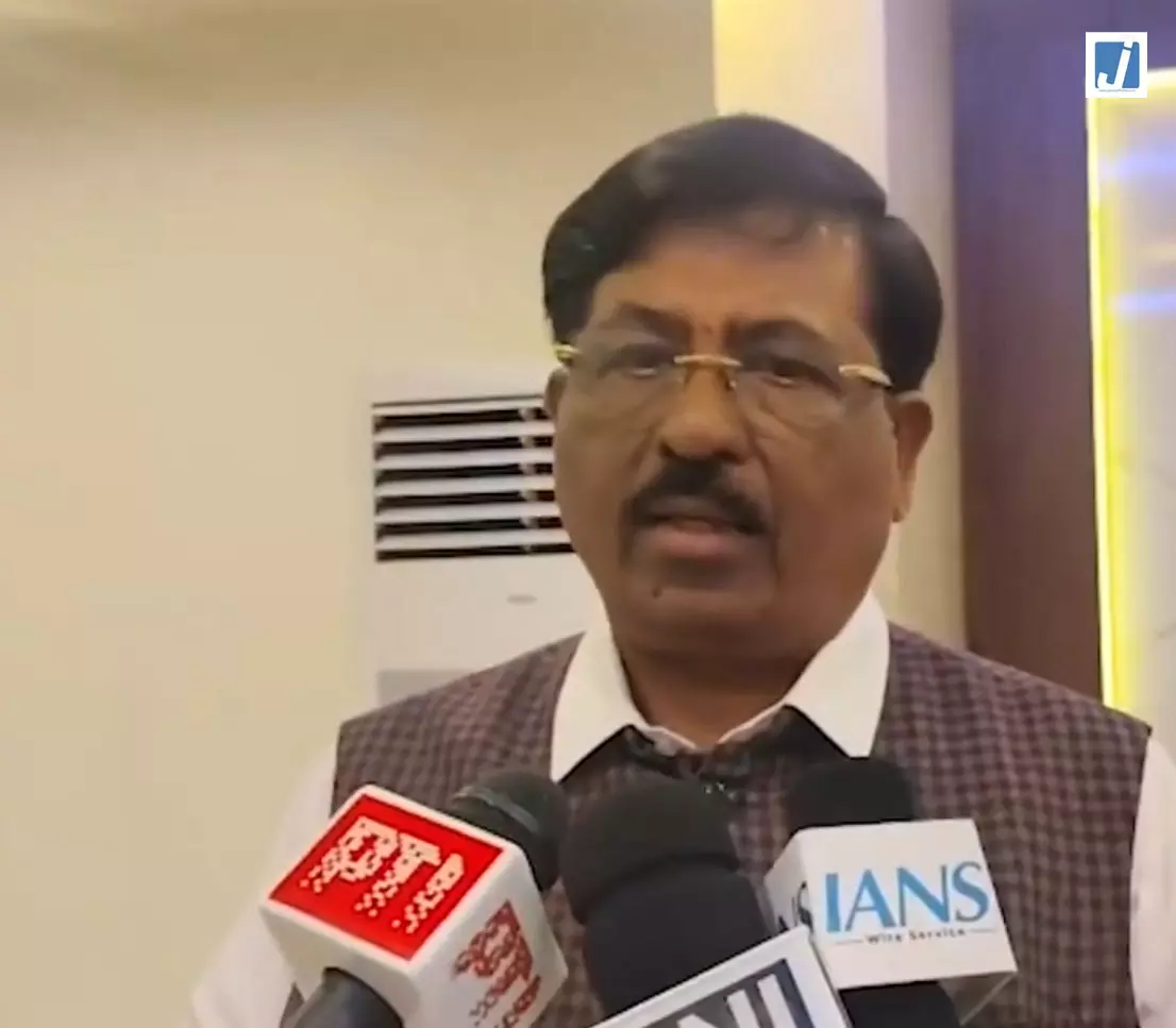 कर्नाटक में कुमारस्वामी के बयान पर सियासत तेज, BJP ने दी प्रतिक्रिया कर्नाटक में कुमारस्वामी के बयान पर सियासत तेज, BJP ने दी प्रतिक्रिया
