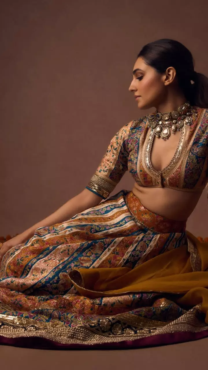 गहनों और लहंगे में वेदिका का शानदार अंदाज