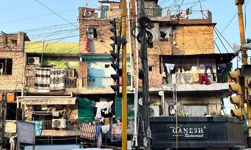 सत्य निकेतन के बाद करोल बाग पर मंडराया खतरा? सत्य निकेतन के बाद करोल बाग पर मंडराया खतरा?