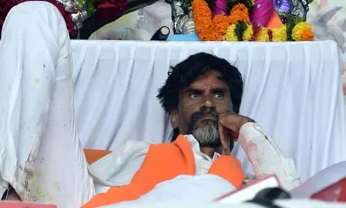 सरकार के आश्वासन के बाद जरांगे पाटिल ने तोड़ी भूख हड़ताल, 90 दिन का दिया समय