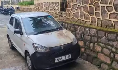 DMR ऑफिस पर दो पेट्रोल बम फेंके गए, स्टाफ की कार में आग लगाई गई