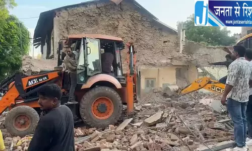 सांवेर में दीवार गिरने से 4 महिला मजदूरों की मौत सांवेर में दीवार गिरने से 4 महिला मजदूरों की मौत