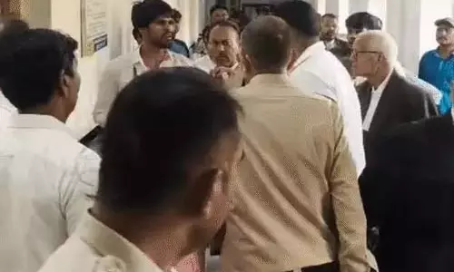 बिलासपुर कोर्ट परिसर में दो वकील के बीच हुई मारपीट, पुलिस ने क्या बताया?