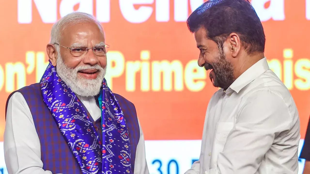 तेलंगाना के राज्यपाल-मुख्यमंत्री ने दी प्रधानमंत्री को बधाई तेलंगाना के राज्यपाल-मुख्यमंत्री ने दी प्रधानमंत्री को बधाई