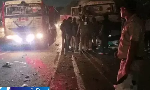 फरीदाबाद रोड हादसे में कई वाहन क्षतिग्रस्त फरीदाबाद रोड हादसे में कई वाहन क्षतिग्रस्त