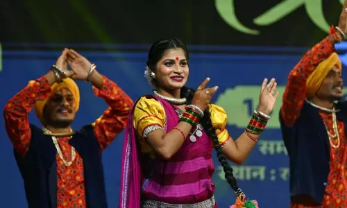 सुमधुर लोकगायिकी से छत्तीसगढ़ी लोकगीतों में सराबोर हुआ रायगढ़, तीसरे दिन का हुआ यादगार समापन सुमधुर लोकगायिकी से छत्तीसगढ़ी लोकगीतों में सराबोर हुआ रायगढ़, तीसरे दिन का हुआ यादगार समापन