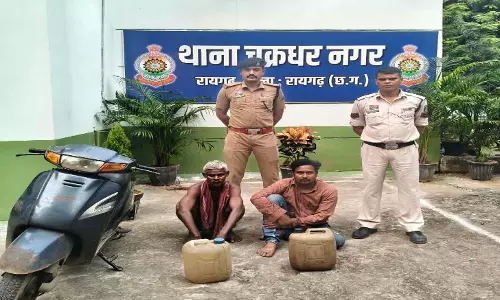 अवैध शराब पर रायगढ़ पुलिस की बड़ी कार्रवाई, 4 आरोपी गिरफ्तार अवैध शराब पर रायगढ़ पुलिस की बड़ी कार्रवाई, 4 आरोपी गिरफ्तार