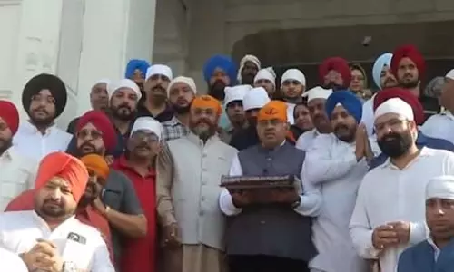 पीएम मोदी के जन्मदिन पर हरमंदिर साहिब पहुंचे तरुण चुघ, पंजाब सरकार पर साधा निशाना