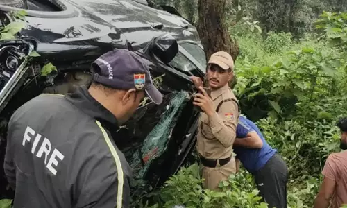 Mussoorie: तेज रफ्तार के कारण स्कॉर्पियो खाई में गिरी, पांच घायल