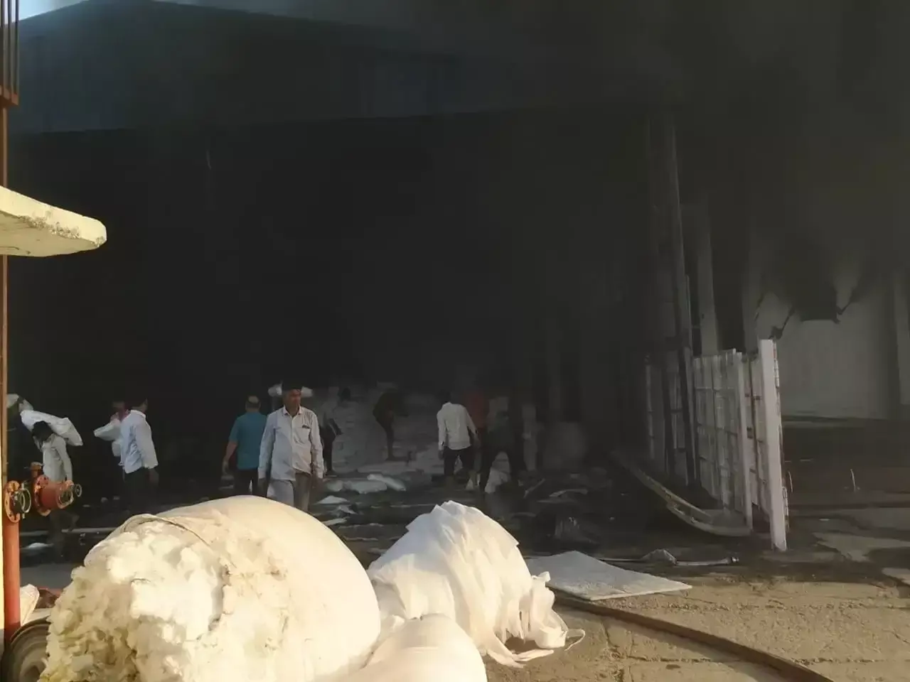 Jaipur: थर्माकोल फैक्ट्री में आग से मचा हड़कंप, दूर तक दिखा धुआं