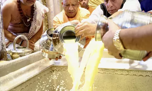 पीएम मोदी के जन्मदिन पर रक्षा मंत्री-सीएम योगी ने काशी विश्वनाथ मंदिर में की पूजा, दीर्घायु की कामना की
