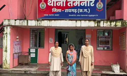 अवैध शराब पर कार्रवाई, 10 लीटर महुआ शराब के साथ महिला गिरफ्तार अवैध शराब पर कार्रवाई, 10 लीटर महुआ शराब के साथ महिला गिरफ्तार