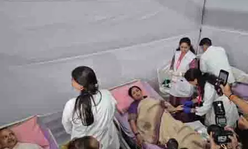 पीएम मोदी के जन्मदिन पर दिल्ली में मेगा ब्लड डोनेशन कैंप, सीएम रेखा गुप्ता ने किया रक्तदान