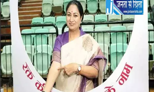 दिल्ली सीएम रेखा गुप्ता ने पीएम मोदी के जन्मदिन पर किया रक्तदान