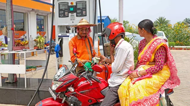 पेट्रोलियम डीलर चाहते हैं ईंधन की बिक्री पर MDR से छूट