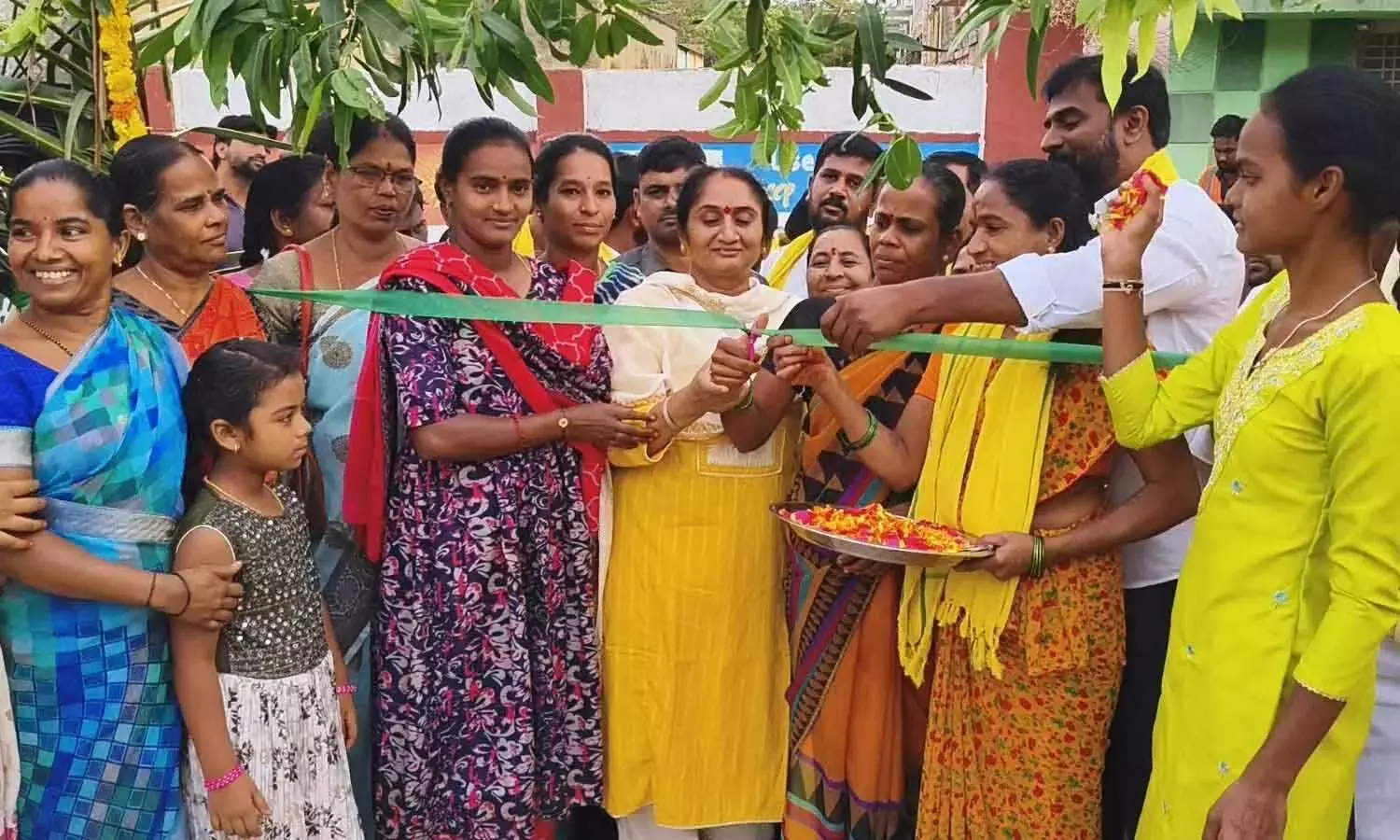 Andhra: मंत्री सविता ने पेनुकोंडा दौरे के दौरान विकास कार्यों पर प्रकाश डाला