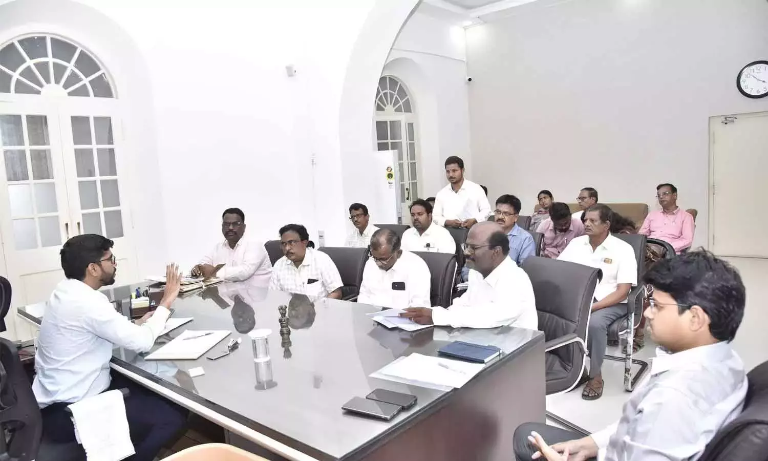 अधिकारियों से बुक्कारायसमुद्रम में सेंट्रल यूनिवर्सिटी के इंफ्रास्ट्रक्चर से जुड़े कामों में तेज़ी लाने को कहा गया