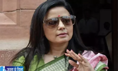 सियासत गरमाई मुस्लिम अफसरों के मुद्दे पर महुआ मोइत्रा का बड़ा कदम