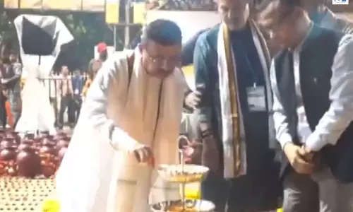 कोलकाता में ‘आशीर्वाद का दीया’ कार्यक्रम, शुभेंदु अधिकारी ने घाट पर जलाया दीपक कोलकाता में ‘आशीर्वाद का दीया’ कार्यक्रम, शुभेंदु अधिकारी ने घाट पर जलाया दीपक