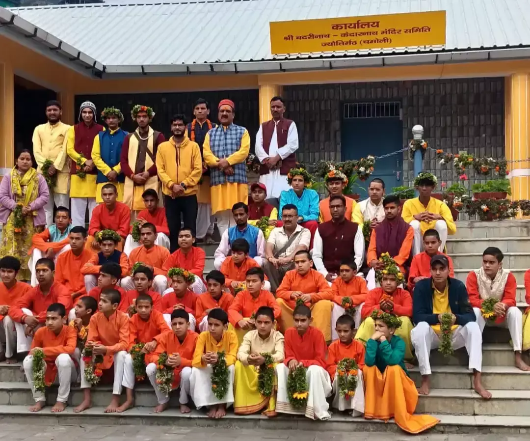 Jyotirmath: नृसिंह मंदिर में प्रधानमंत्री के जन्मदिन पर धार्मिक आयोजन