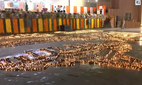 लखनऊ में ‘आशीर्वाद का दीया’ कार्यक्रम शुरू, सीएम योगी ने जलाया दीप