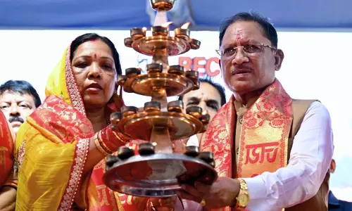 मुख्यमंत्री महादेव घाट में आयोजित विराट दीपोत्सव एवं महाआरती ‘आशीर्वाद का दीया’ कार्यक्रम में हुए शामिल