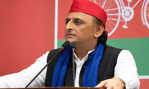 अखिलेश ने एक्सप्रेस-वे से लेकर रोजगार तक सरकार को घेरा, राम आसरे कुशवाहा ने की सपा में घर वापसी