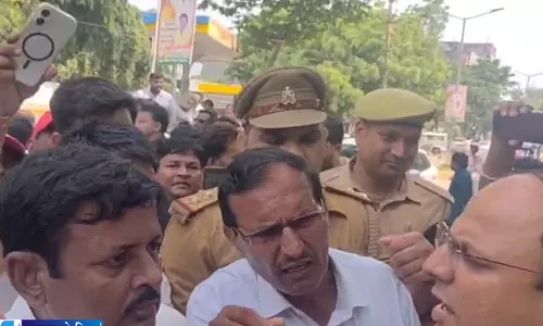 SP ऑफिस पर पहुंचा छात्र संगठनों का विवाद जमकर हुआ प्रदर्शन SP ऑफिस पर पहुंचा छात्र संगठनों का विवाद जमकर हुआ प्रदर्शन
