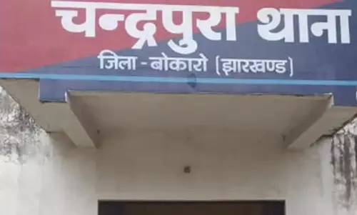 घर में घुसकर अंधाधुंध फायरिंग, दंपती की मौत, पुत्र गंभीर